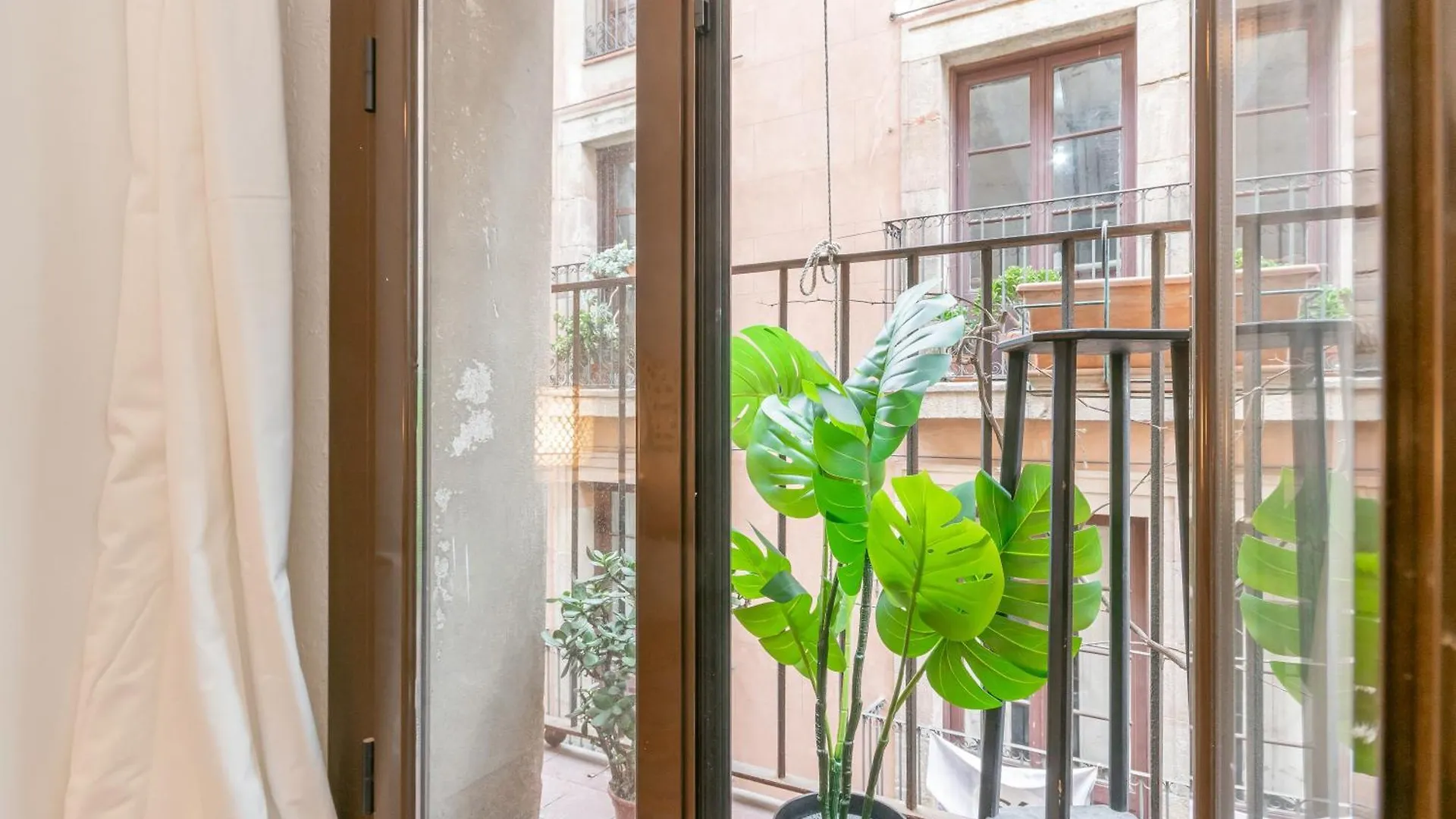Veguer Apartment Barcelona